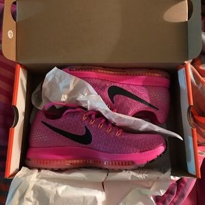 Nike women’s Zoom All Out Low shoes size 9